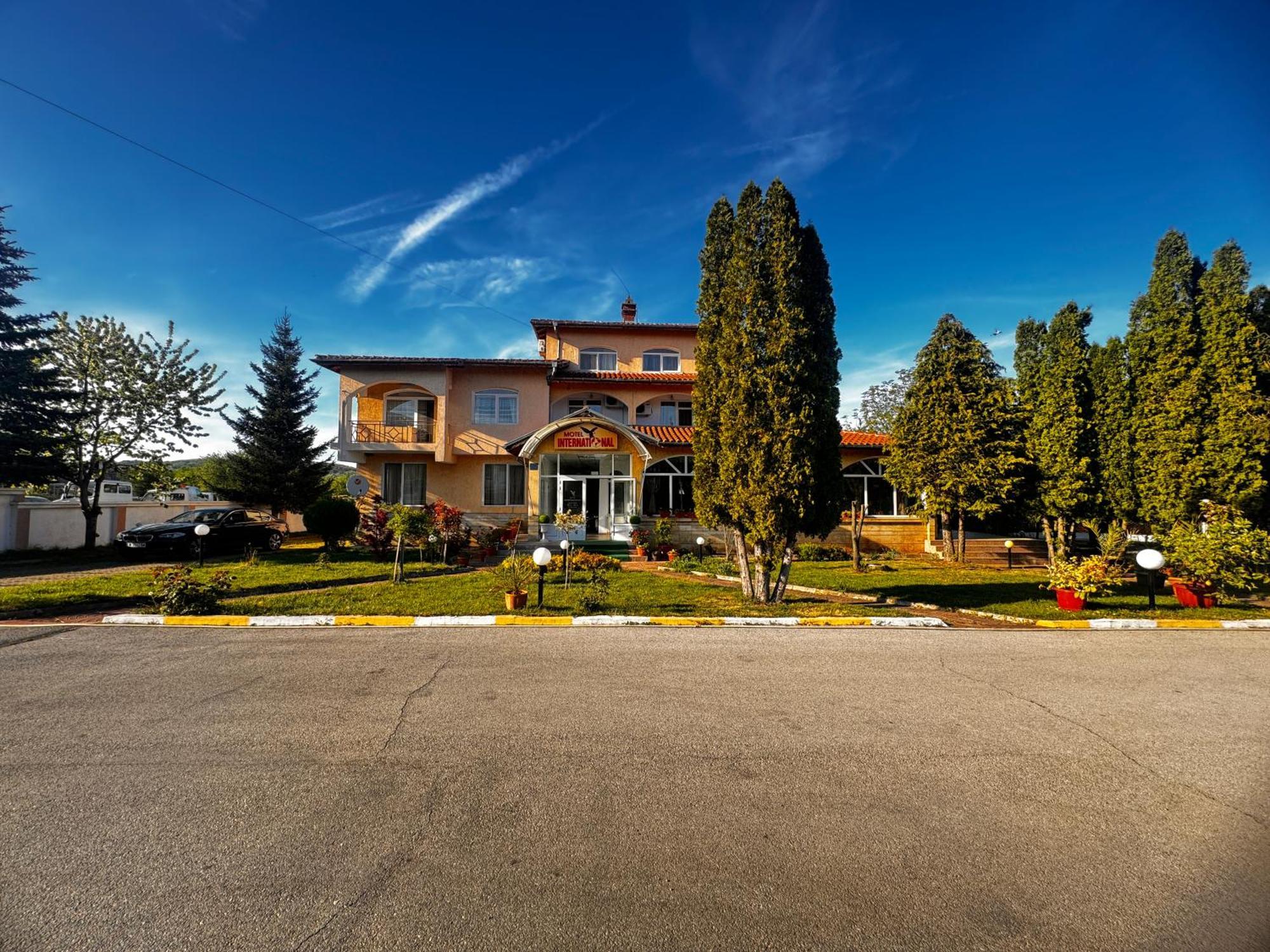 Motel International Berkovitsa Eksteriør billede